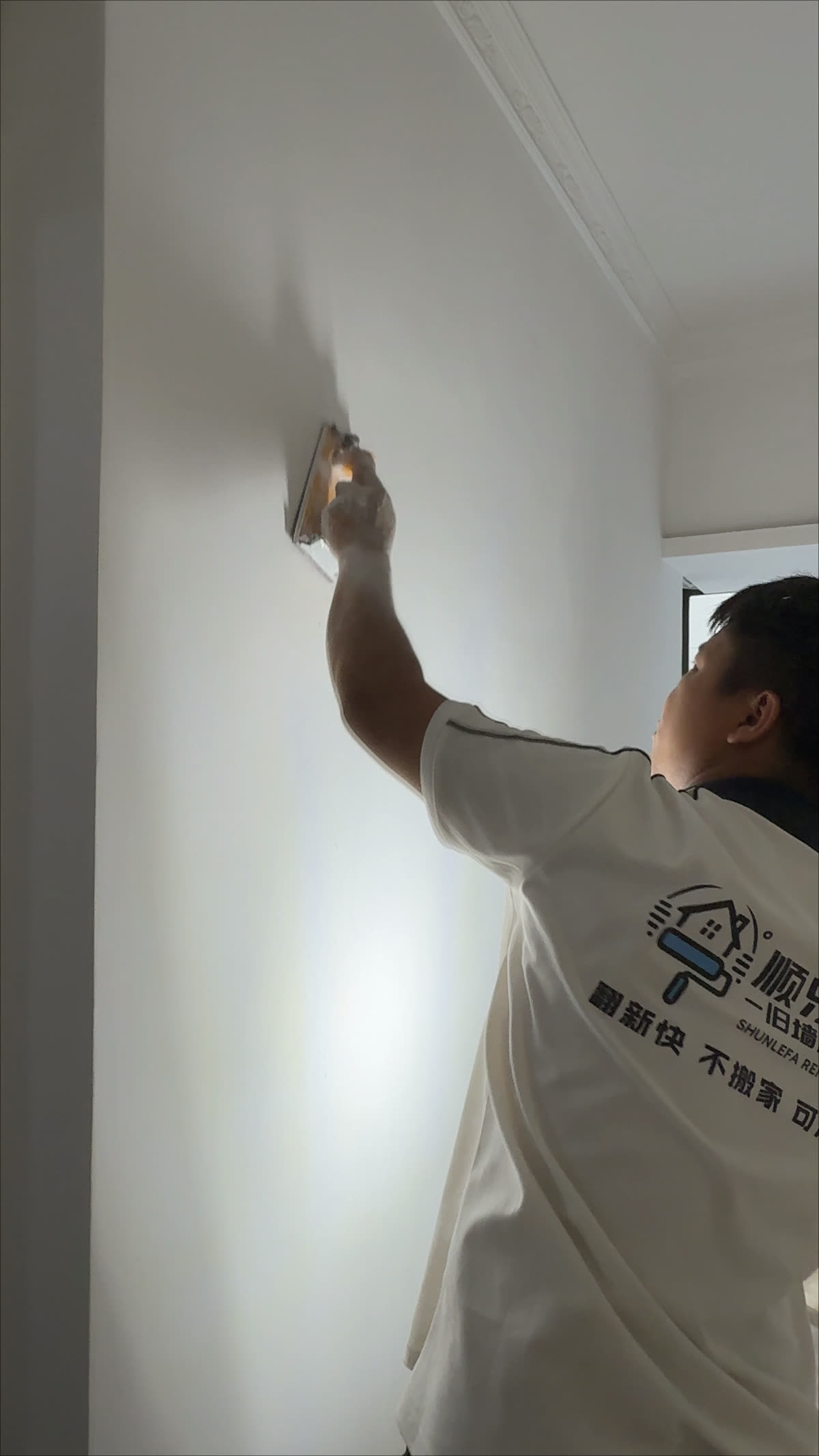 打磨刷漆施工现场 1